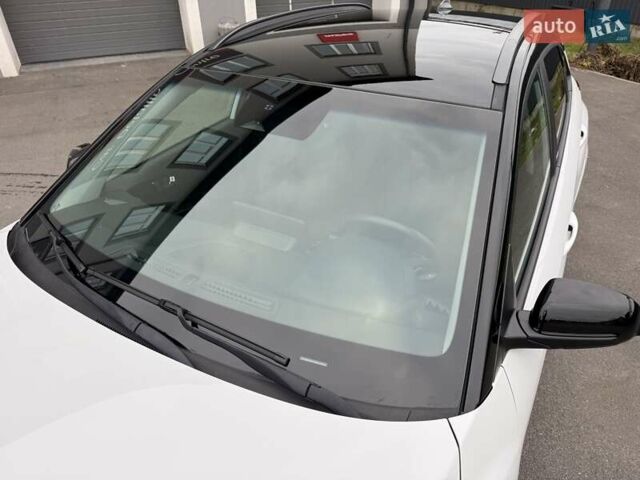 Белый Хендай Kona Electric, объемом двигателя 0 л и пробегом 52 тыс. км за 17599 $, фото 9 на Automoto.ua