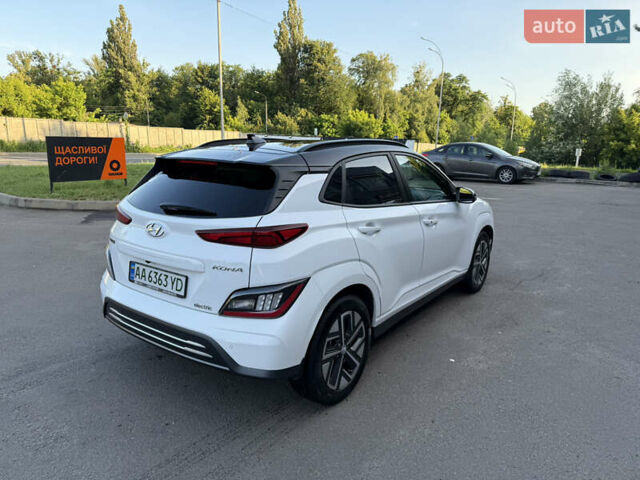 Білий Хендай Kona Electric, об'ємом двигуна 0 л та пробігом 15 тис. км за 24000 $, фото 2 на Automoto.ua