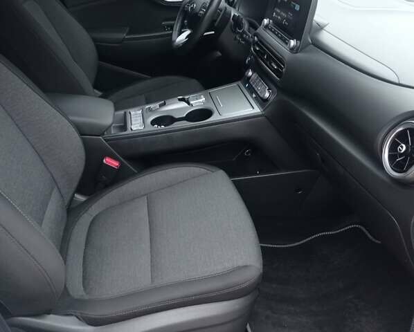 Белый Хендай Kona Electric, объемом двигателя 0 л и пробегом 42 тыс. км за 17500 $, фото 15 на Automoto.ua