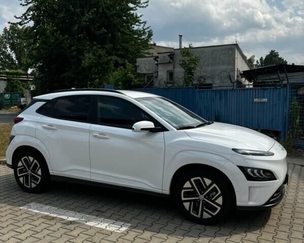 Білий Хендай Kona Electric, об'ємом двигуна 0.06 л та пробігом 7 тис. км за 43800 $, фото 3 на Automoto.ua