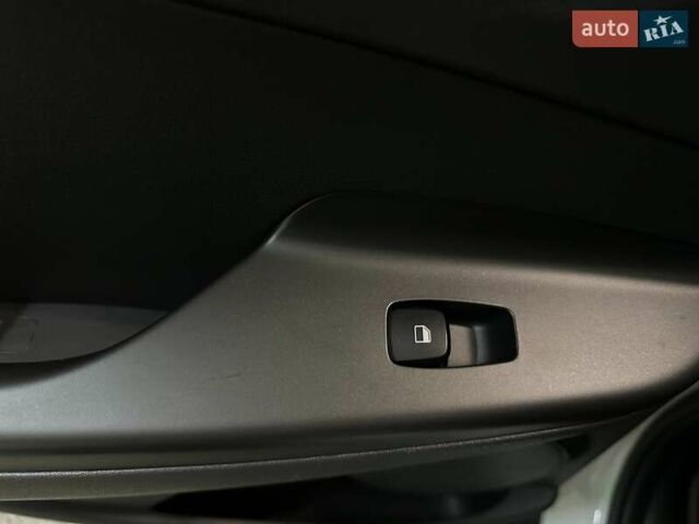 Белый Хендай Kona Electric, объемом двигателя 0 л и пробегом 108 тыс. км за 20900 $, фото 40 на Automoto.ua