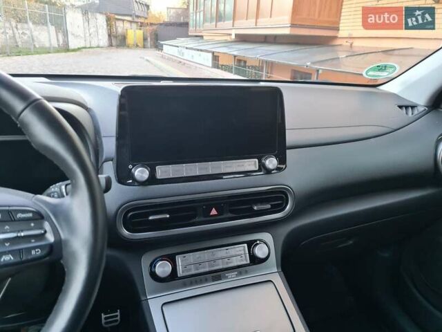 Белый Хендай Kona Electric, объемом двигателя 0 л и пробегом 60 тыс. км за 17700 $, фото 14 на Automoto.ua