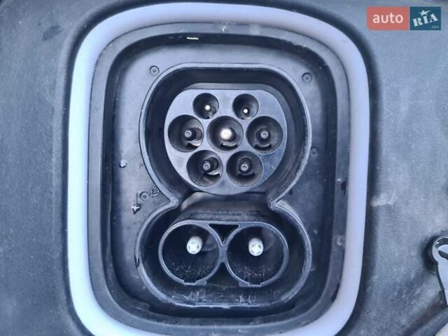 Белый Хендай Kona Electric, объемом двигателя 0 л и пробегом 60 тыс. км за 17700 $, фото 25 на Automoto.ua