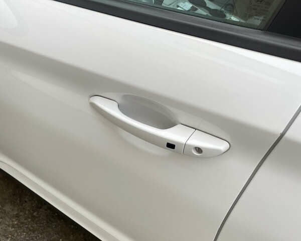 Белый Хендай Kona Electric, объемом двигателя 0 л и пробегом 57 тыс. км за 17600 $, фото 5 на Automoto.ua