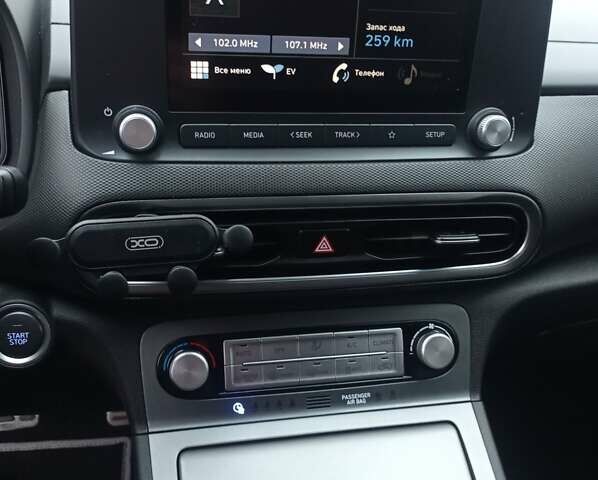 Белый Хендай Kona Electric, объемом двигателя 0 л и пробегом 42 тыс. км за 17500 $, фото 18 на Automoto.ua
