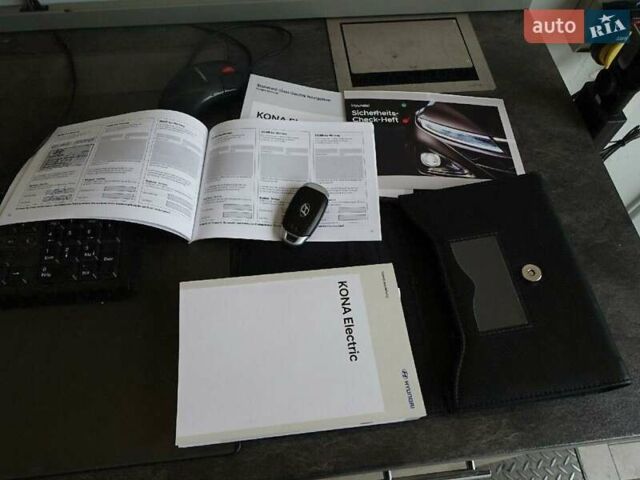 Белый Хендай Kona Electric, объемом двигателя 0 л и пробегом 60 тыс. км за 17700 $, фото 30 на Automoto.ua