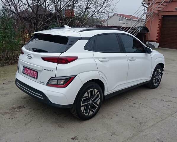 Белый Хендай Kona Electric, объемом двигателя 0 л и пробегом 42 тыс. км за 17500 $, фото 5 на Automoto.ua
