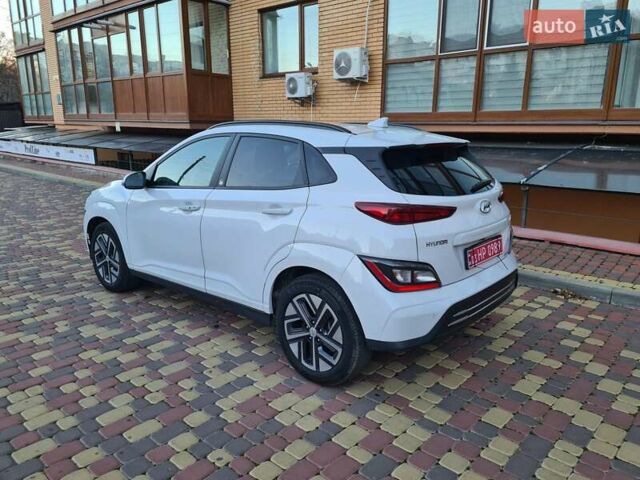 Белый Хендай Kona Electric, объемом двигателя 0 л и пробегом 60 тыс. км за 17700 $, фото 8 на Automoto.ua