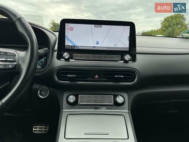 Белый Хендай Kona Electric, объемом двигателя 0 л и пробегом 108 тыс. км за 20900 $, фото 51 на Automoto.ua