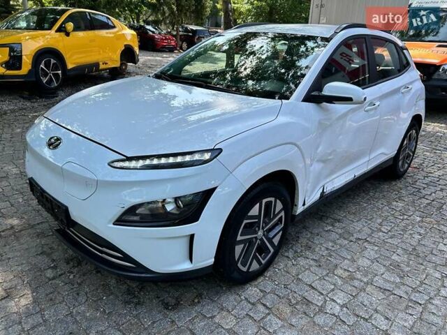 Белый Хендай Kona Electric, объемом двигателя 0 л и пробегом 42 тыс. км за 13000 $, фото 9 на Automoto.ua