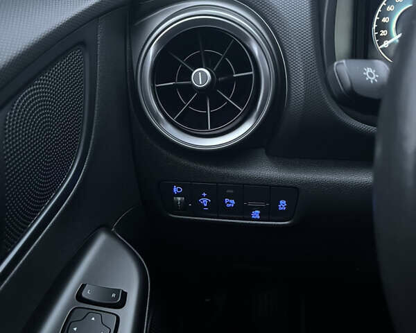 Білий Хендай Kona Electric, об'ємом двигуна 0 л та пробігом 58 тис. км за 18700 $, фото 16 на Automoto.ua