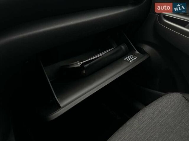 Белый Хендай Kona Electric, объемом двигателя 0 л и пробегом 108 тыс. км за 20900 $, фото 60 на Automoto.ua