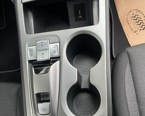 Белый Хендай Kona Electric, объемом двигателя 0 л и пробегом 57 тыс. км за 17600 $, фото 12 на Automoto.ua
