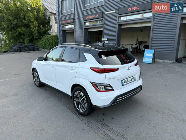 Білий Хендай Kona Electric, об'ємом двигуна 0 л та пробігом 15 тис. км за 24000 $, фото 3 на Automoto.ua