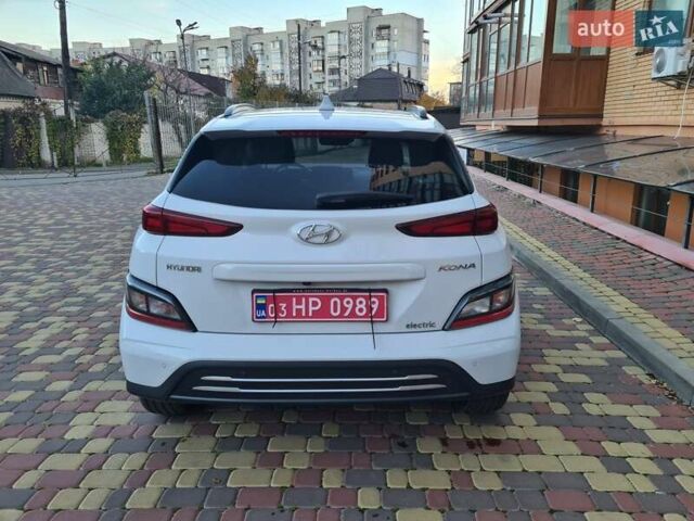 Белый Хендай Kona Electric, объемом двигателя 0 л и пробегом 60 тыс. км за 17700 $, фото 4 на Automoto.ua