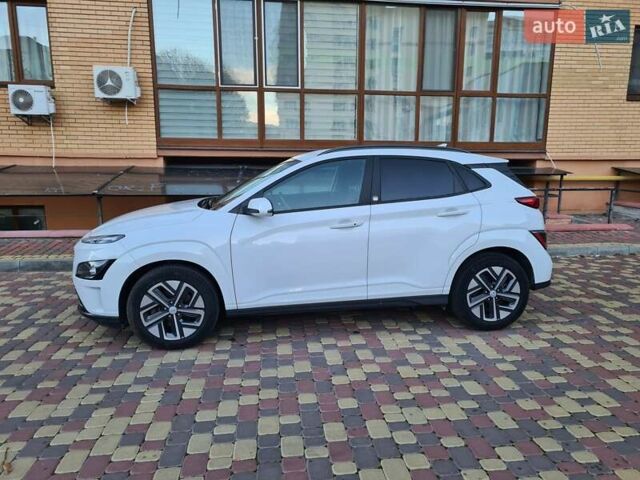 Белый Хендай Kona Electric, объемом двигателя 0 л и пробегом 60 тыс. км за 17700 $, фото 7 на Automoto.ua