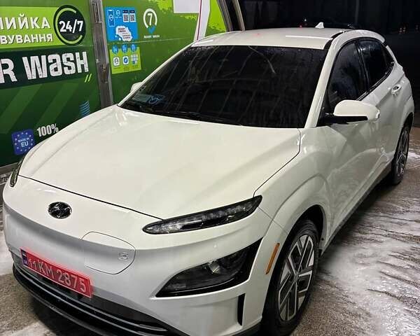 Белый Хендай Kona Electric, объемом двигателя 0 л и пробегом 88 тыс. км за 21400 $, фото 2 на Automoto.ua