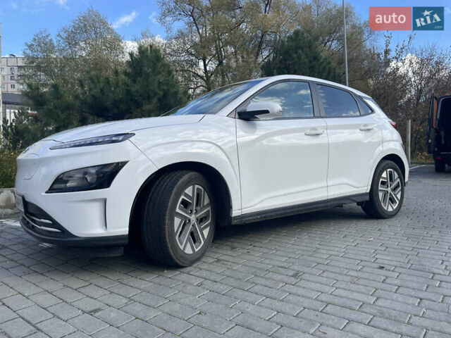 Белый Хендай Kona Electric, объемом двигателя 0 л и пробегом 123 тыс. км за 18000 $, фото 4 на Automoto.ua