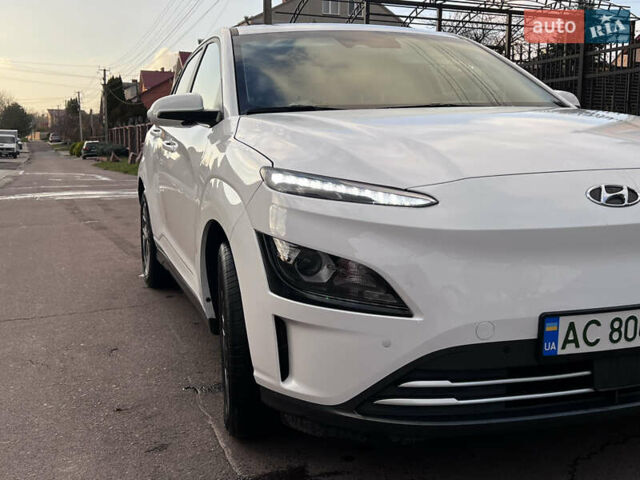 Белый Хендай Kona Electric, объемом двигателя 0 л и пробегом 39 тыс. км за 19100 $, фото 12 на Automoto.ua