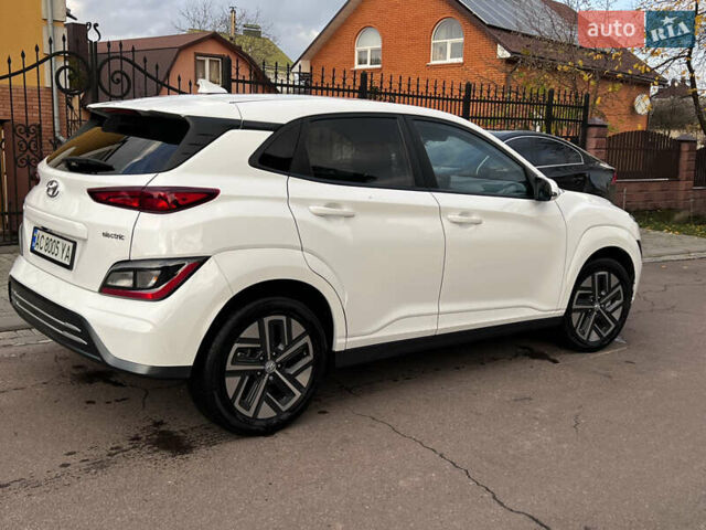 Белый Хендай Kona Electric, объемом двигателя 0 л и пробегом 39 тыс. км за 19100 $, фото 7 на Automoto.ua