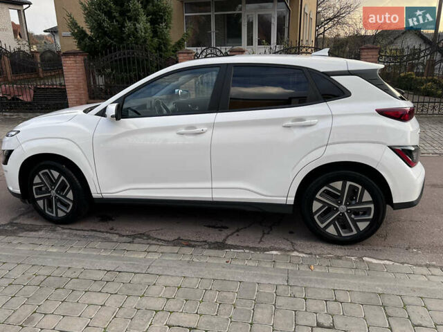 Белый Хендай Kona Electric, объемом двигателя 0 л и пробегом 39 тыс. км за 19100 $, фото 10 на Automoto.ua
