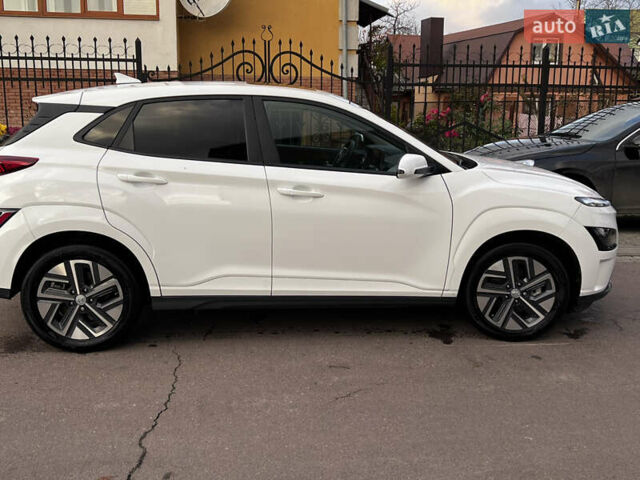 Белый Хендай Kona Electric, объемом двигателя 0 л и пробегом 39 тыс. км за 19100 $, фото 8 на Automoto.ua