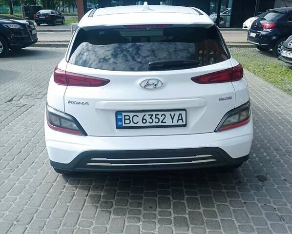 Белый Хендай Kona Electric, объемом двигателя 0 л и пробегом 28 тыс. км за 21300 $, фото 3 на Automoto.ua