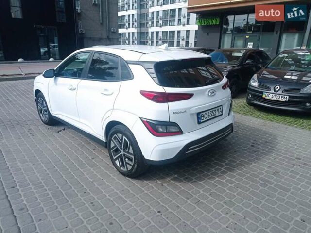 Белый Хендай Kona Electric, объемом двигателя 0 л и пробегом 28 тыс. км за 21300 $, фото 5 на Automoto.ua