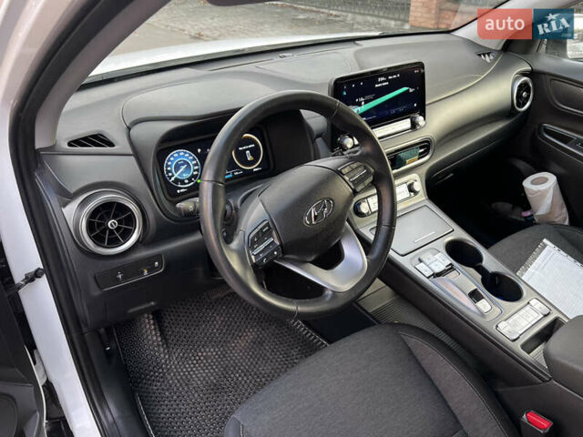Белый Хендай Kona Electric, объемом двигателя 0 л и пробегом 39 тыс. км за 19100 $, фото 14 на Automoto.ua