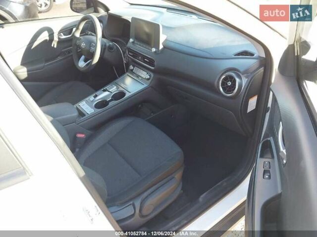 Белый Хендай Kona Electric, объемом двигателя 0 л и пробегом 40 тыс. км за 7800 $, фото 6 на Automoto.ua