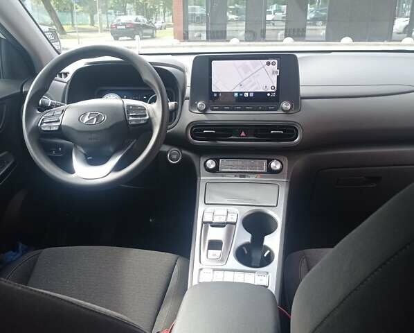 Белый Хендай Kona Electric, объемом двигателя 0 л и пробегом 28 тыс. км за 21300 $, фото 4 на Automoto.ua