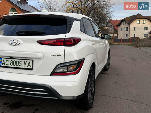 Белый Хендай Kona Electric, объемом двигателя 0 л и пробегом 39 тыс. км за 19100 $, фото 11 на Automoto.ua