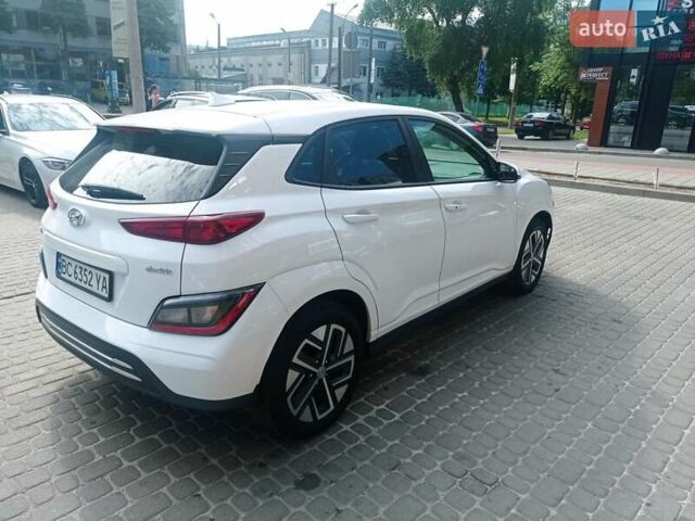 Белый Хендай Kona Electric, объемом двигателя 0 л и пробегом 28 тыс. км за 21300 $, фото 1 на Automoto.ua