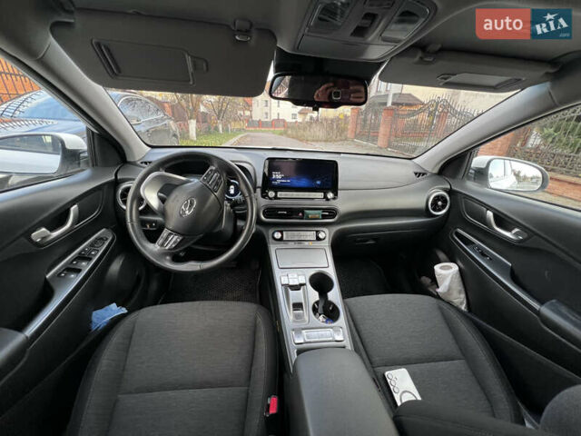 Белый Хендай Kona Electric, объемом двигателя 0 л и пробегом 39 тыс. км за 19100 $, фото 15 на Automoto.ua