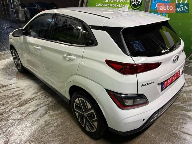 Белый Хендай Kona Electric, объемом двигателя 0 л и пробегом 88 тыс. км за 21400 $, фото 4 на Automoto.ua
