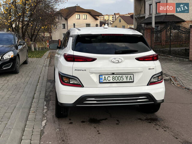 Белый Хендай Kona Electric, объемом двигателя 0 л и пробегом 39 тыс. км за 19100 $, фото 5 на Automoto.ua