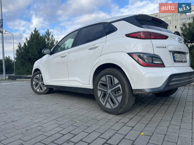 Белый Хендай Kona Electric, объемом двигателя 0 л и пробегом 123 тыс. км за 18000 $, фото 5 на Automoto.ua