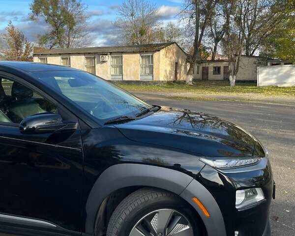 Черный Хендай Kona Electric, объемом двигателя 0 л и пробегом 100 тыс. км за 16999 $, фото 3 на Automoto.ua