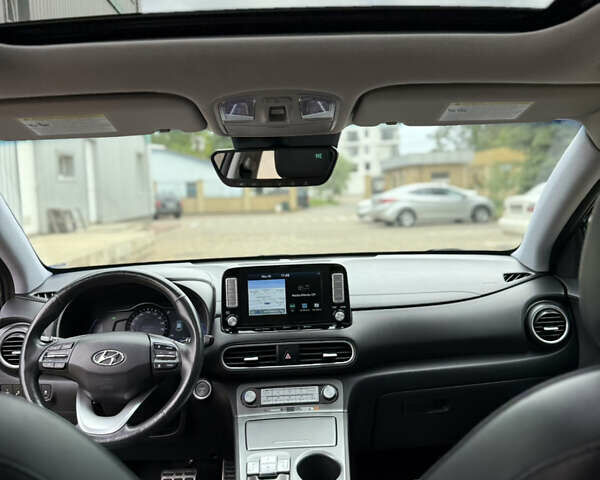 Чорний Хендай Kona Electric, об'ємом двигуна 0 л та пробігом 47 тис. км за 19000 $, фото 6 на Automoto.ua