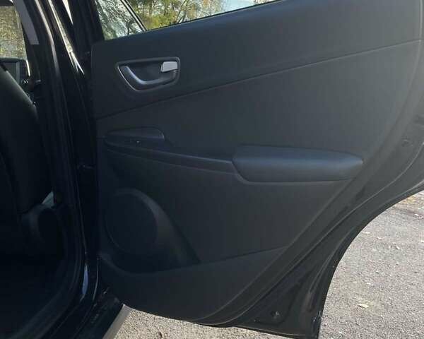 Черный Хендай Kona Electric, объемом двигателя 0 л и пробегом 100 тыс. км за 16999 $, фото 15 на Automoto.ua