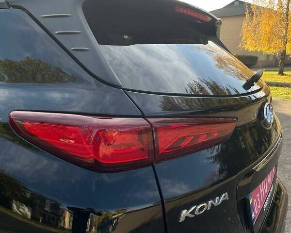 Черный Хендай Kona Electric, объемом двигателя 0 л и пробегом 100 тыс. км за 16999 $, фото 1 на Automoto.ua