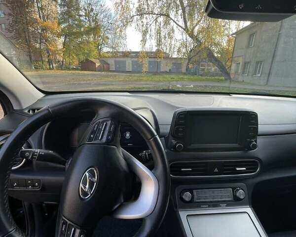 Черный Хендай Kona Electric, объемом двигателя 0 л и пробегом 100 тыс. км за 16999 $, фото 26 на Automoto.ua