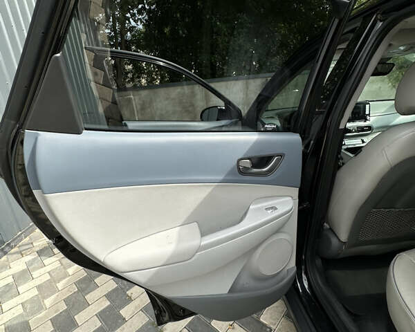 Чорний Хендай Kona Electric, об'ємом двигуна 0 л та пробігом 147 тис. км за 16500 $, фото 6 на Automoto.ua