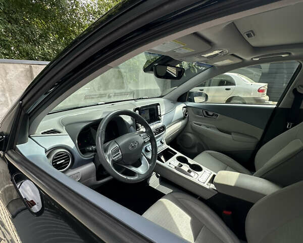 Чорний Хендай Kona Electric, об'ємом двигуна 0 л та пробігом 147 тис. км за 16500 $, фото 16 на Automoto.ua