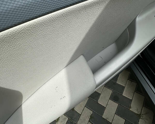 Чорний Хендай Kona Electric, об'ємом двигуна 0 л та пробігом 147 тис. км за 16500 $, фото 7 на Automoto.ua