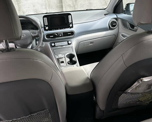 Чорний Хендай Kona Electric, об'ємом двигуна 0 л та пробігом 147 тис. км за 16500 $, фото 17 на Automoto.ua