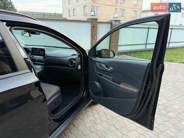 Черный Хендай Kona Electric, объемом двигателя 0 л и пробегом 125 тыс. км за 18599 $, фото 68 на Automoto.ua