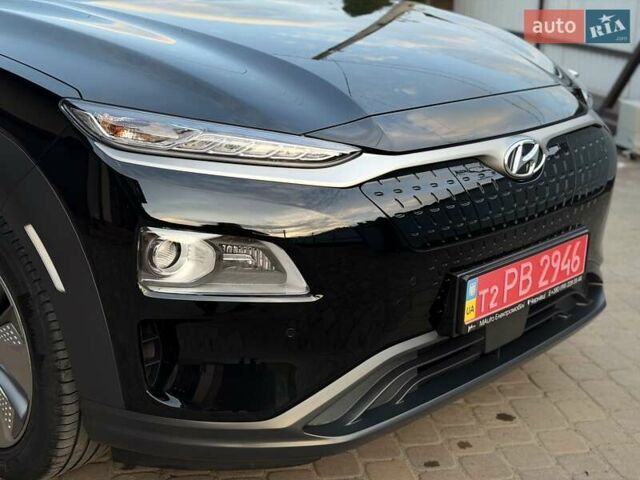 Черный Хендай Kona Electric, объемом двигателя 0 л и пробегом 125 тыс. км за 18599 $, фото 25 на Automoto.ua