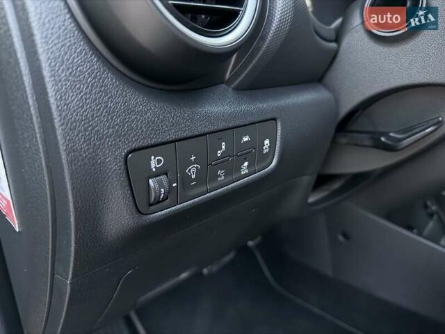 Черный Хендай Kona Electric, объемом двигателя 0 л и пробегом 125 тыс. км за 18599 $, фото 42 на Automoto.ua