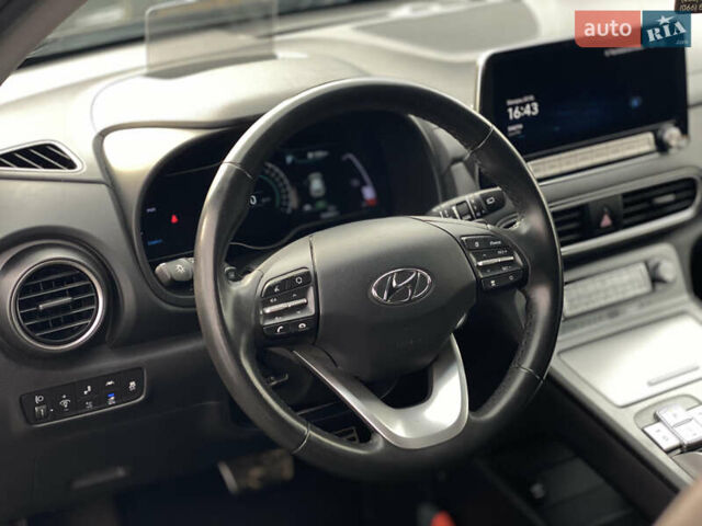Черный Хендай Kona Electric, объемом двигателя 0 л и пробегом 123 тыс. км за 18900 $, фото 40 на Automoto.ua